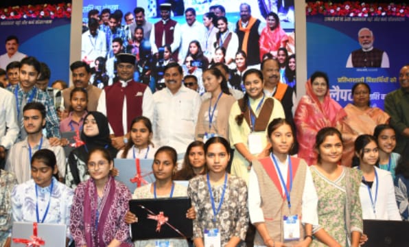 MP मे लैपटॉप राशि का अंतरण : CM डॉ. मोहन यादव ने 89 हजार छात्रों को लैपटॉप राशि वितरण की